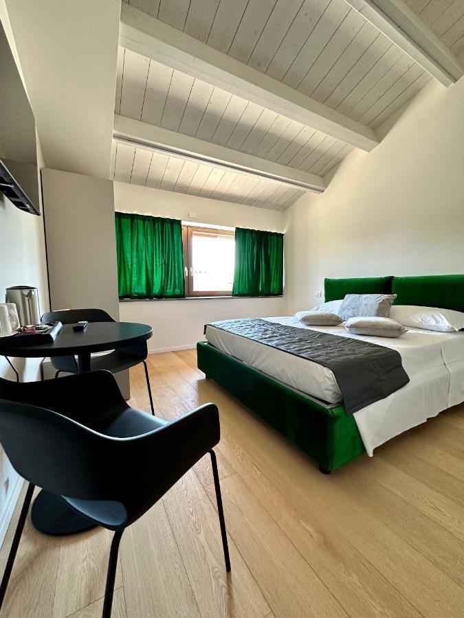 C House Rooms Lake Peschiera del Garda Exteriér fotografie